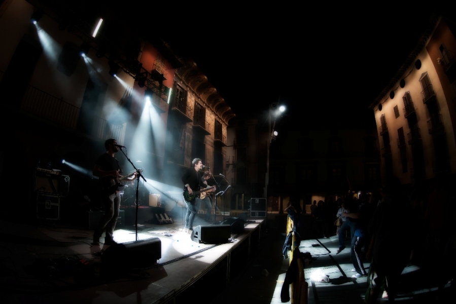 Los Guapis. Prepirineando: Longaniza y Rock. Viernes 5 de julio. Plaza Mayor.  Foto de Eduardo Lecina.